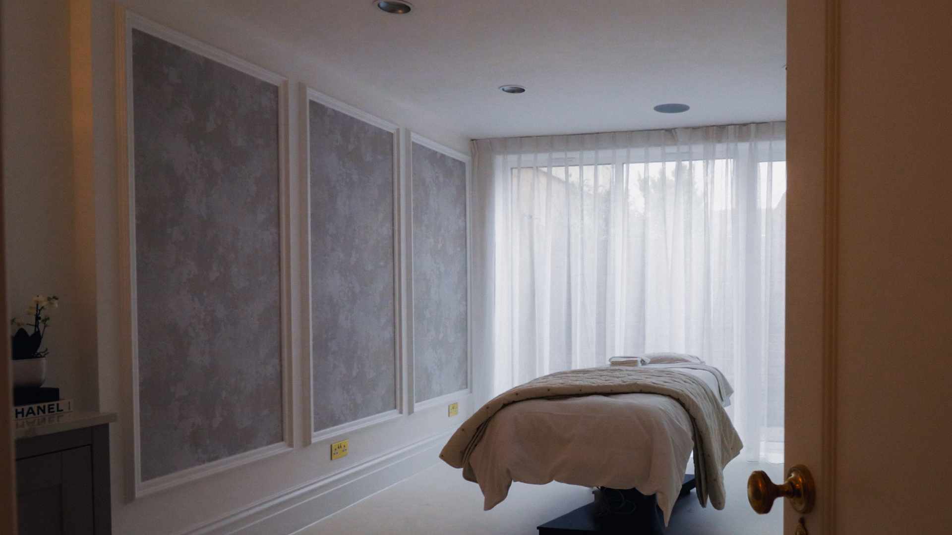 Luminis Chislehurst's modern and minimalistic beauty treatment.