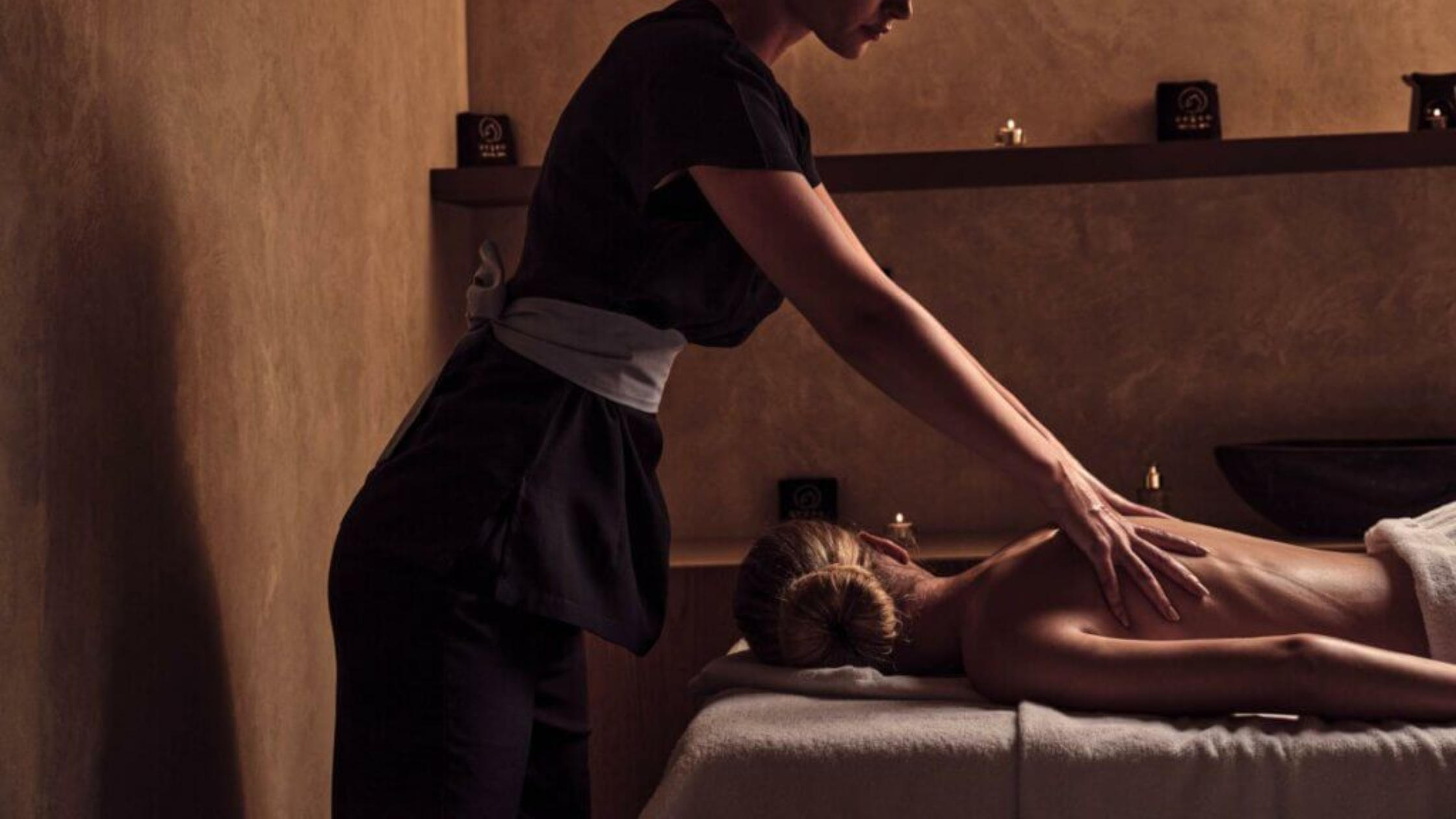 massage therapist giving a Luminis back massage