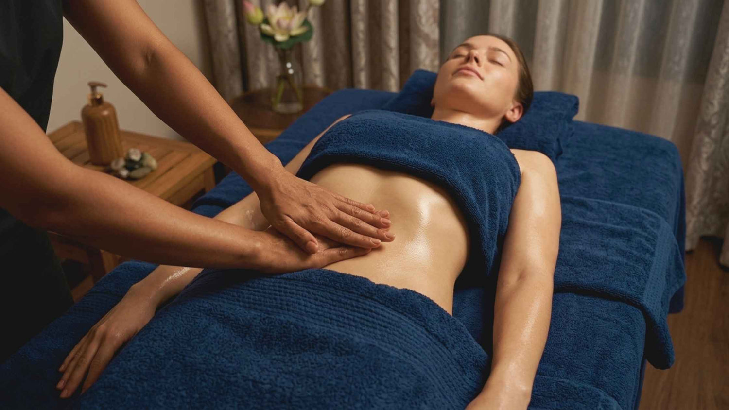 A woman receiving a lymphatic drainage from Luminis